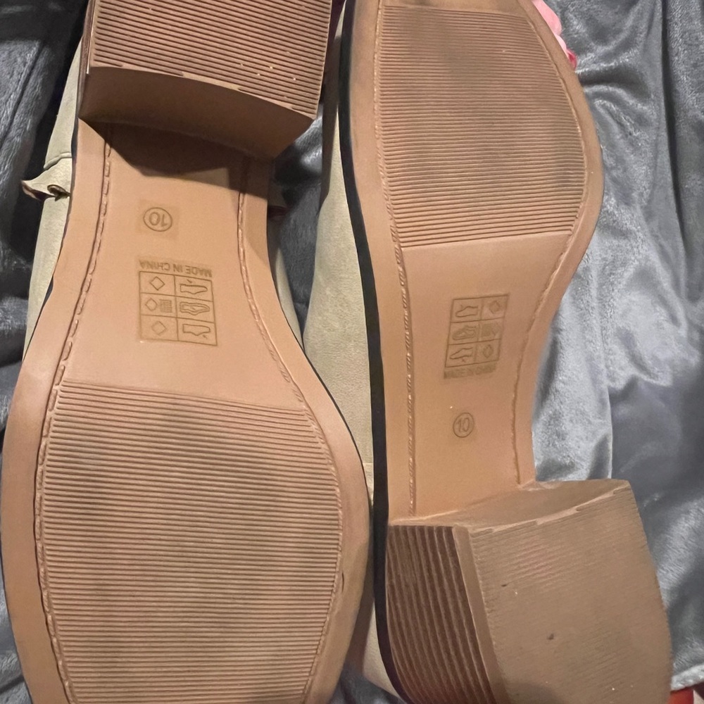woman’s booties sz 10 unique cute style
